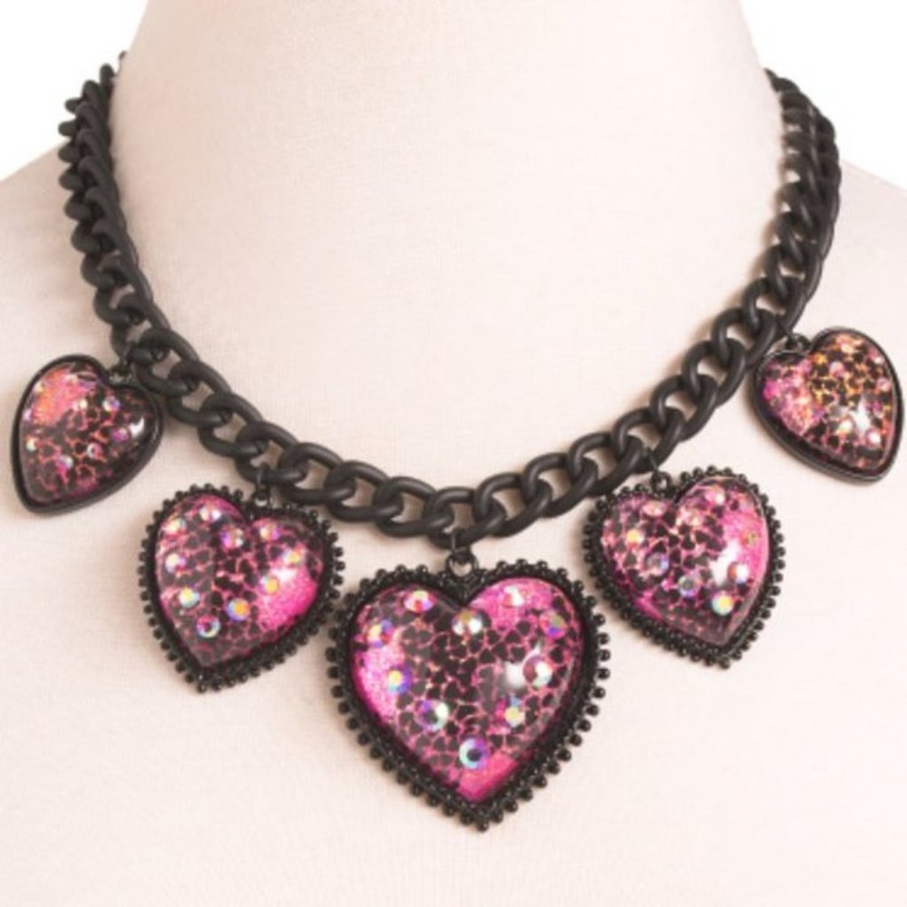 Betsey Johnson GLITTER HEART NECKLACE
